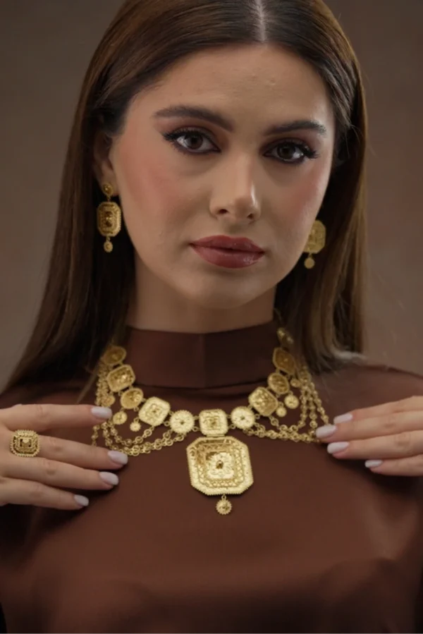 ⁦خناقي ذهب من مازنتي عيار 21 تصميم فاخر وأنيق⁩ - الصورة ⁦2⁩